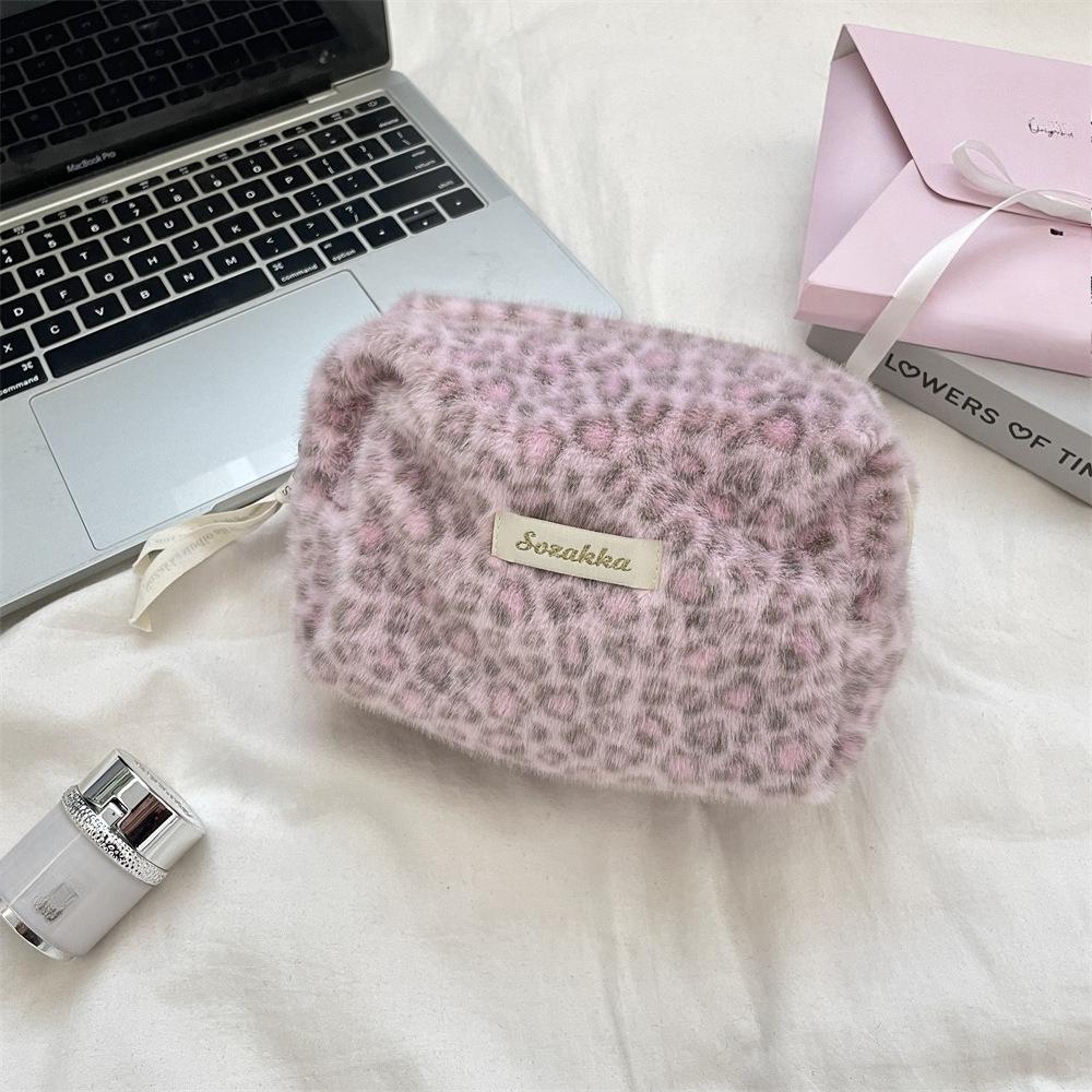 New autumn winter leopard print plush makeup bag Large Capacity Women Cosmetic Bag with Zipper Travel Clutch