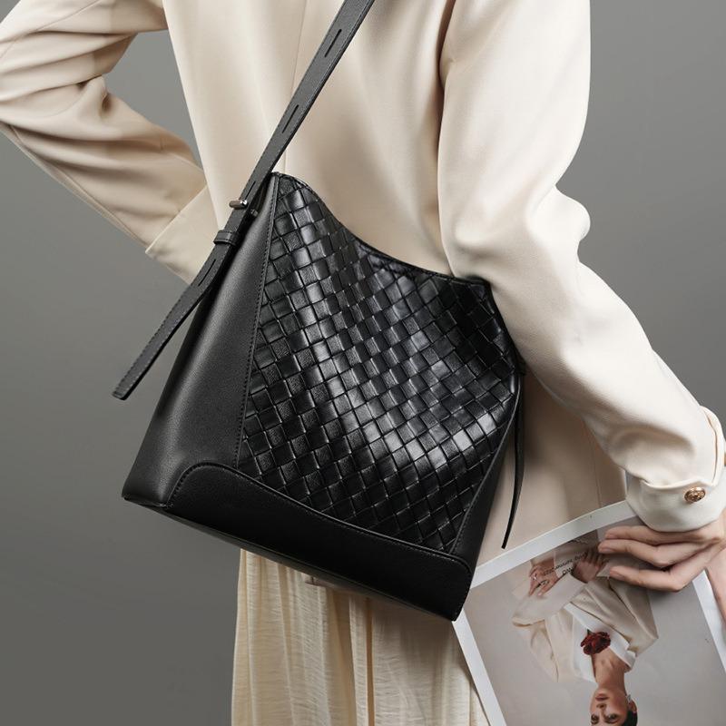 Женская сумка Сумка-тоут из коровьей кожи Плетеная вручную сумка-мессенджер через плечо для通勤 большой вместимости