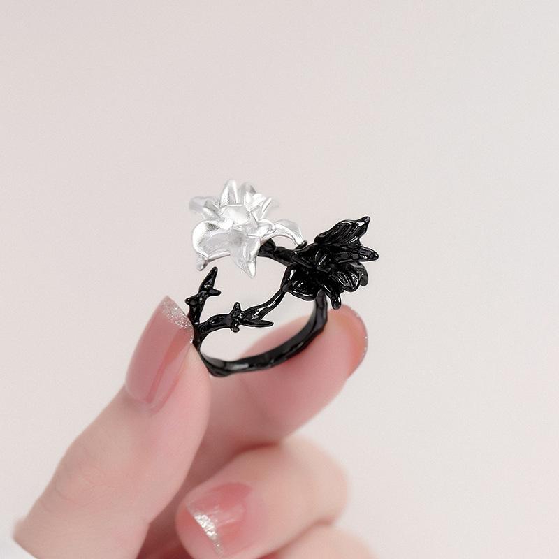 Black and White Mandala Flower Ring for Women Personality Metal Punk Party Finger Ring Fashion Jewelry Accessories