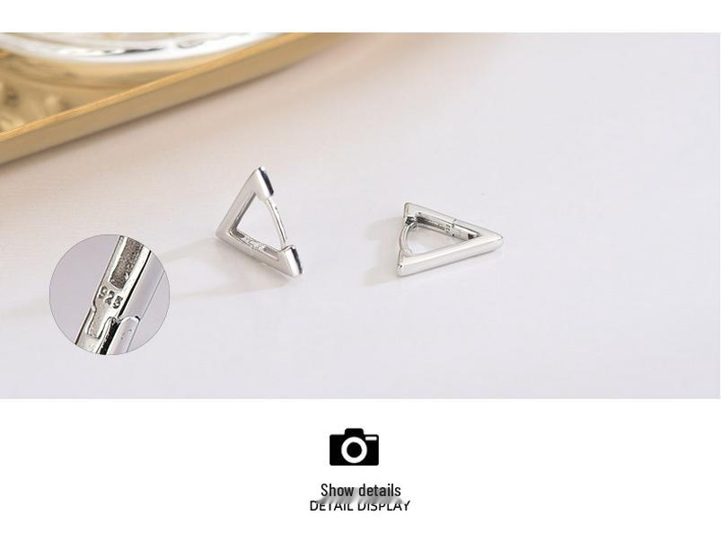 Серьги-пусеты из стерлингового серебра 925 пробы в простом треугольном дизайне, в японско-корейском стиле, с холодной эстетикой и бриллиантовым акцентом, подчеркивающим индивидуальность