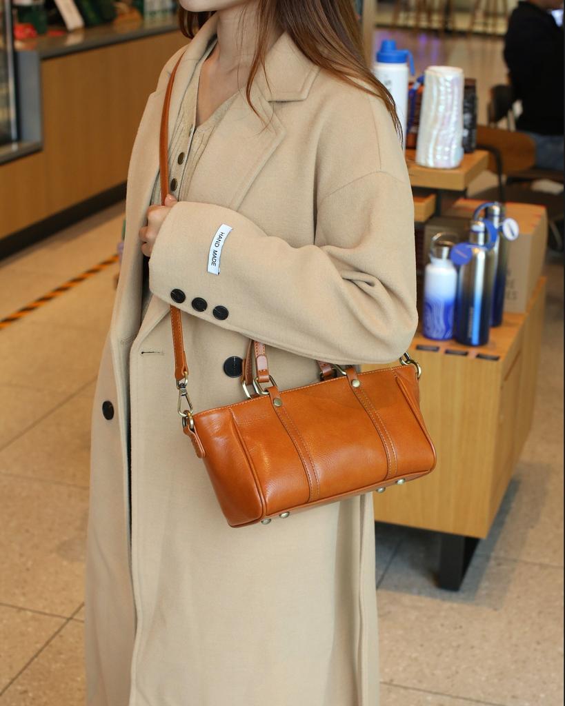 Retro First-layer Cowhide Women's Bag, New Genuine Leather Vegetable Tanned Leather, Portable Messenger Bag, Polished Soft Leather, Live Stream.