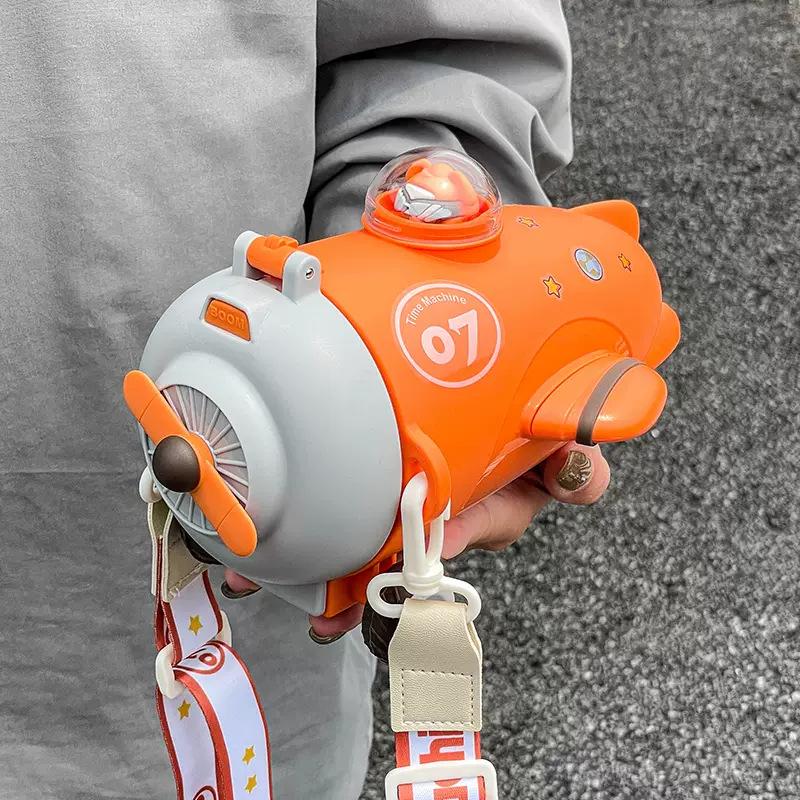 Креативный стакан с трубочкой Tritan в виде самолета для мальчиков - Безопасный, прочный, дизайн кроссбоди