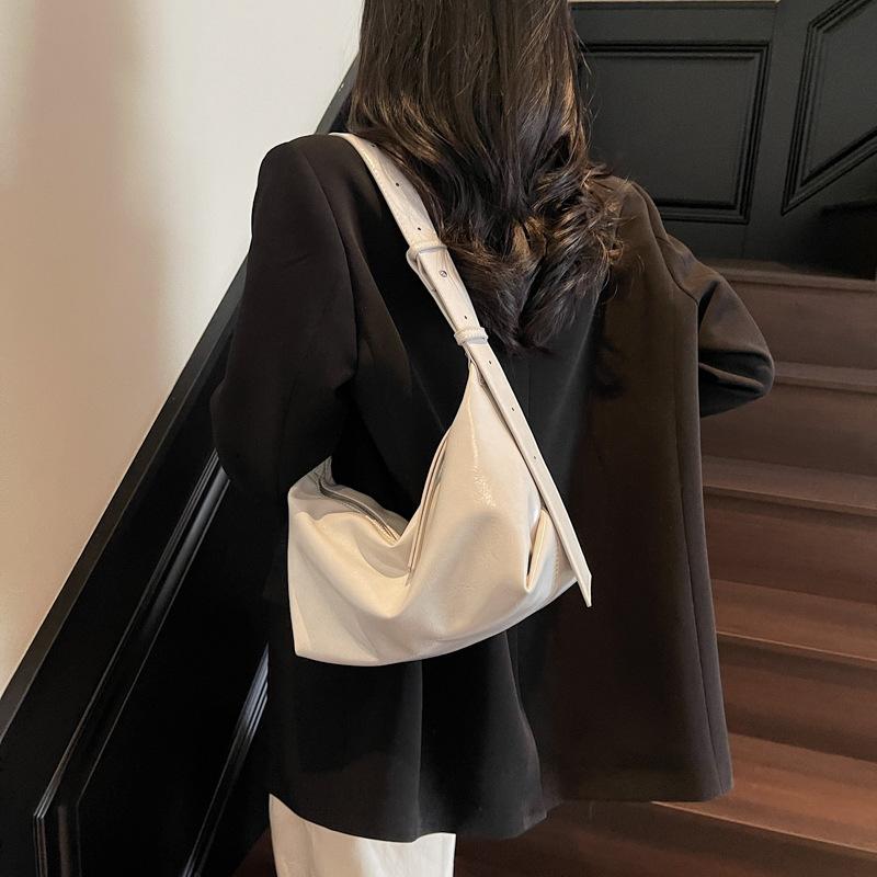 Модная и популярная повседневная однотонная повседневная простая портативная наплечная сумка-багет новая сумка-пельмень