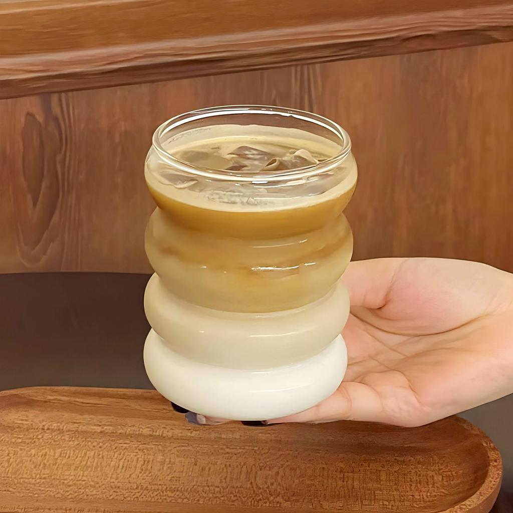 Прозрачный стакан для питья из рифленого стекла