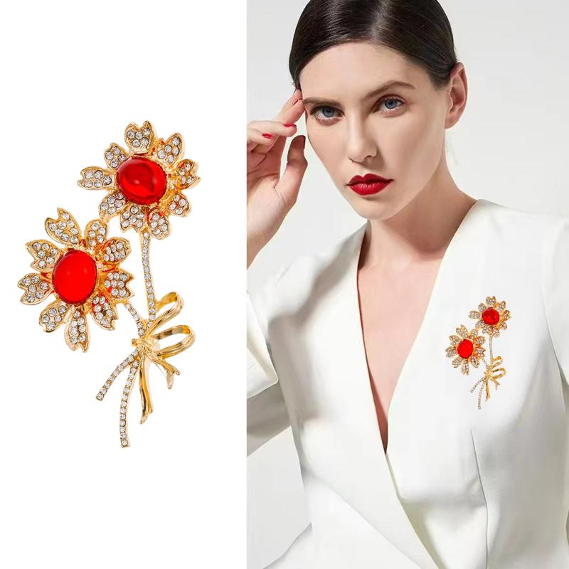 Creative Flower Brooch Versatile Scarf Buckle Anti-Exposure Buckle Corsage Brooch Women'S Accessories