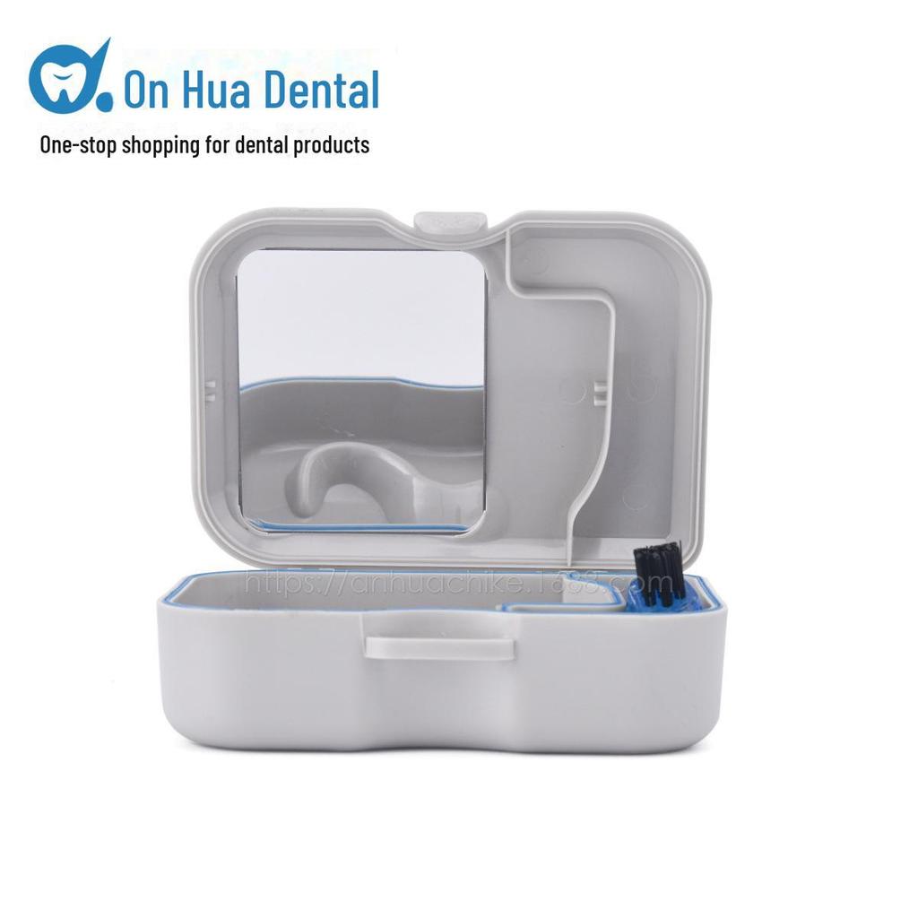 Герметичный контейнер для хранения зубных щеток и зубных протезов с зеркалом