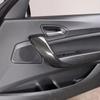Применимо12-17BMW1 2SeriesF20 F21 F22F23Внутренняя ручка двери Узор из углеродного волокна Внутренний подлокотник