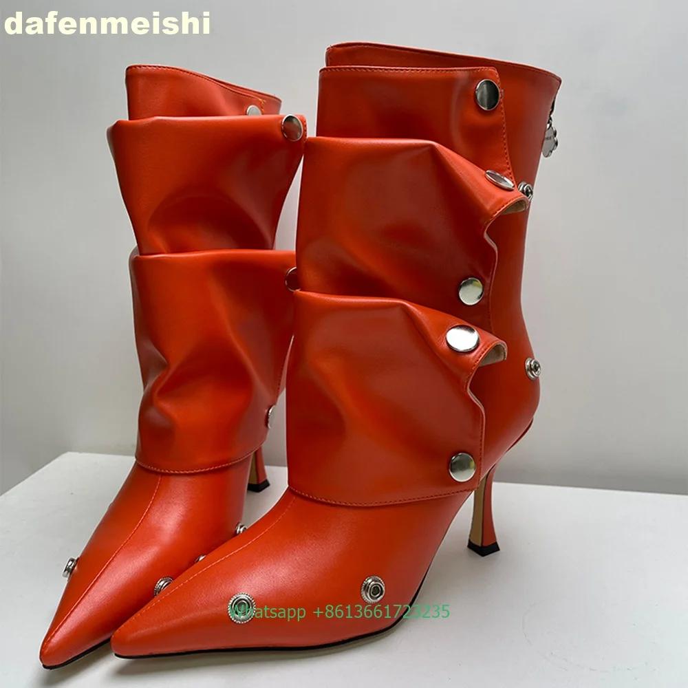 Металлическая пряжка-заклепка Плиссированные женские ботинки 2025 Зима Острый носок Тонкий каблук Короткие ботинки Однотонные Задняя молния Кожаные ботинки