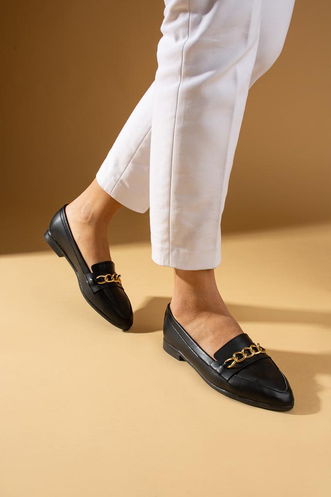 Женские лоферы с острым носком и пряжкой-цепочкой 73-227-24