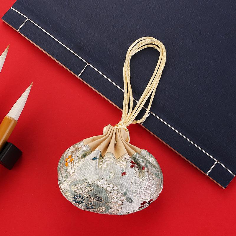 Sachet Hanfu Pouch: Traditional Chinese-Style Portable Scented Bag and Mosquito Repellent