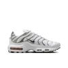 Nike Air Max Plus SE белые хромированные серебристые женские кроссовки металлик-серебристый HJ9743-100