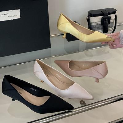 Французские туфли на высоком каблуке 2025 весна и лето новая знаменитость острый носок тонкий каблук средний каблук одинарные туфли женские с мелким вырезом не устают ноги рабочая обувь