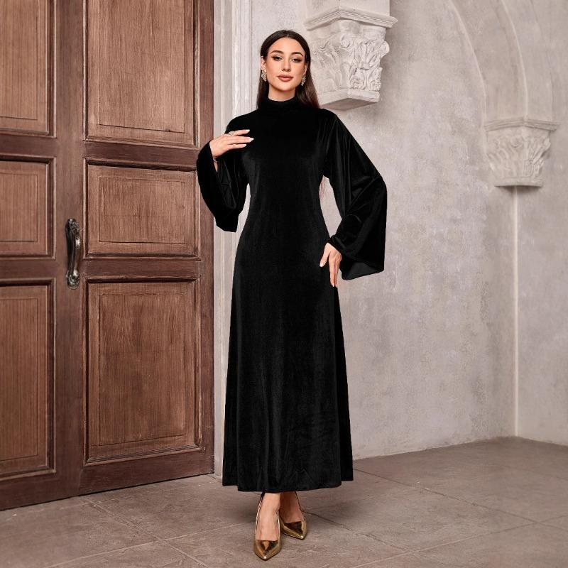 Женское весеннее бархатное платье с рукавами-трубами и поясом-молнией