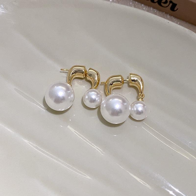 Elegant Zircon Pearl French Retro Luxury Earrings 2025