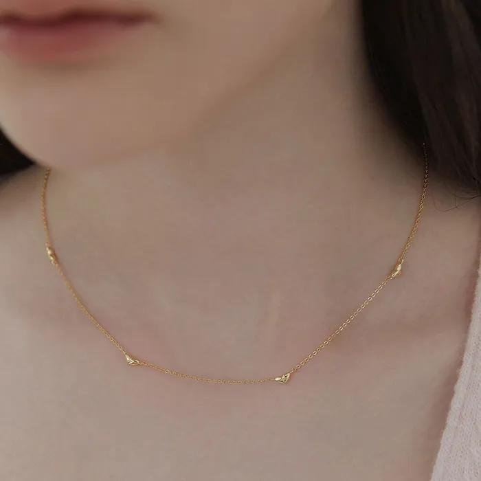 (Серебро 925 пробы) Нежное ожерелье с звеньями в форме сердца NZ2429