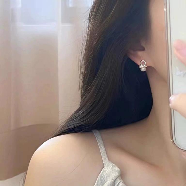 Серьги-пусеты с жемчугом Женские Французский Минималистичный Дизайн Нишевые Легкая Роскошь Темперамент Модные Универсальные Серьги