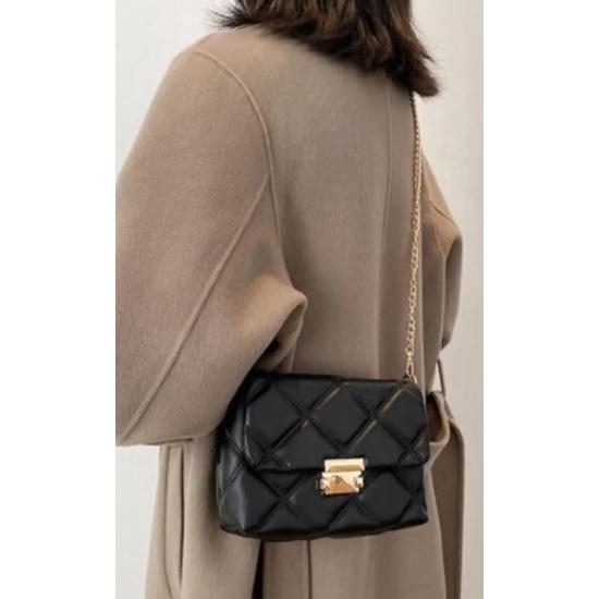 Женская черная стеганая сумка через плечо с цепным ремешком и узором