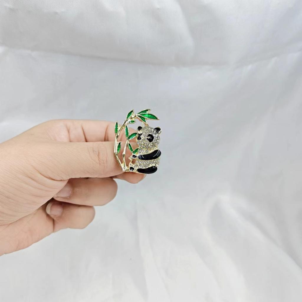 Милая симпатичная панда бамбуковая брошь в виде животного для женщин, ювелирные изделия, модные эмалевые булавки со стразами, украшение на лацкан рубашки, шляпы, подарок на вечеринку