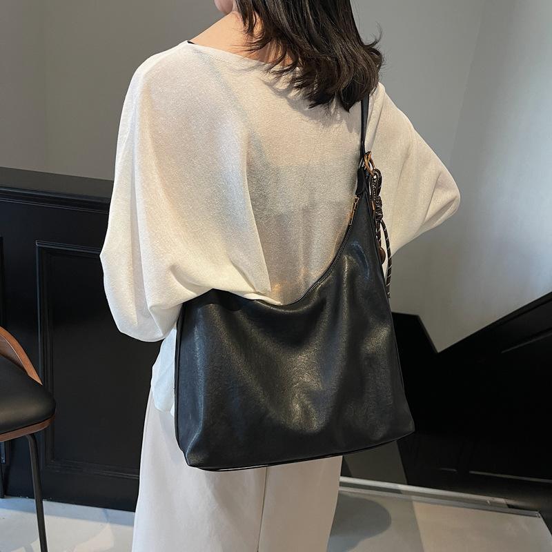 Niche Design Fashionable Commuter Tote Bag Women's 2025 New High-end Retro Solid Color Soft-faced Shoulder Bag