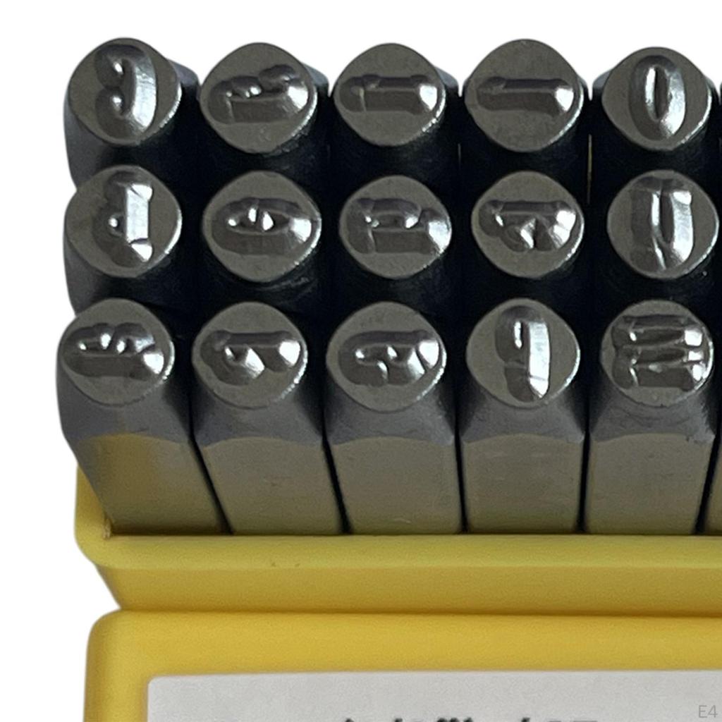 Металлический набор штамповочных инструментов для создания гравированных цифр, которые отпечатаны для