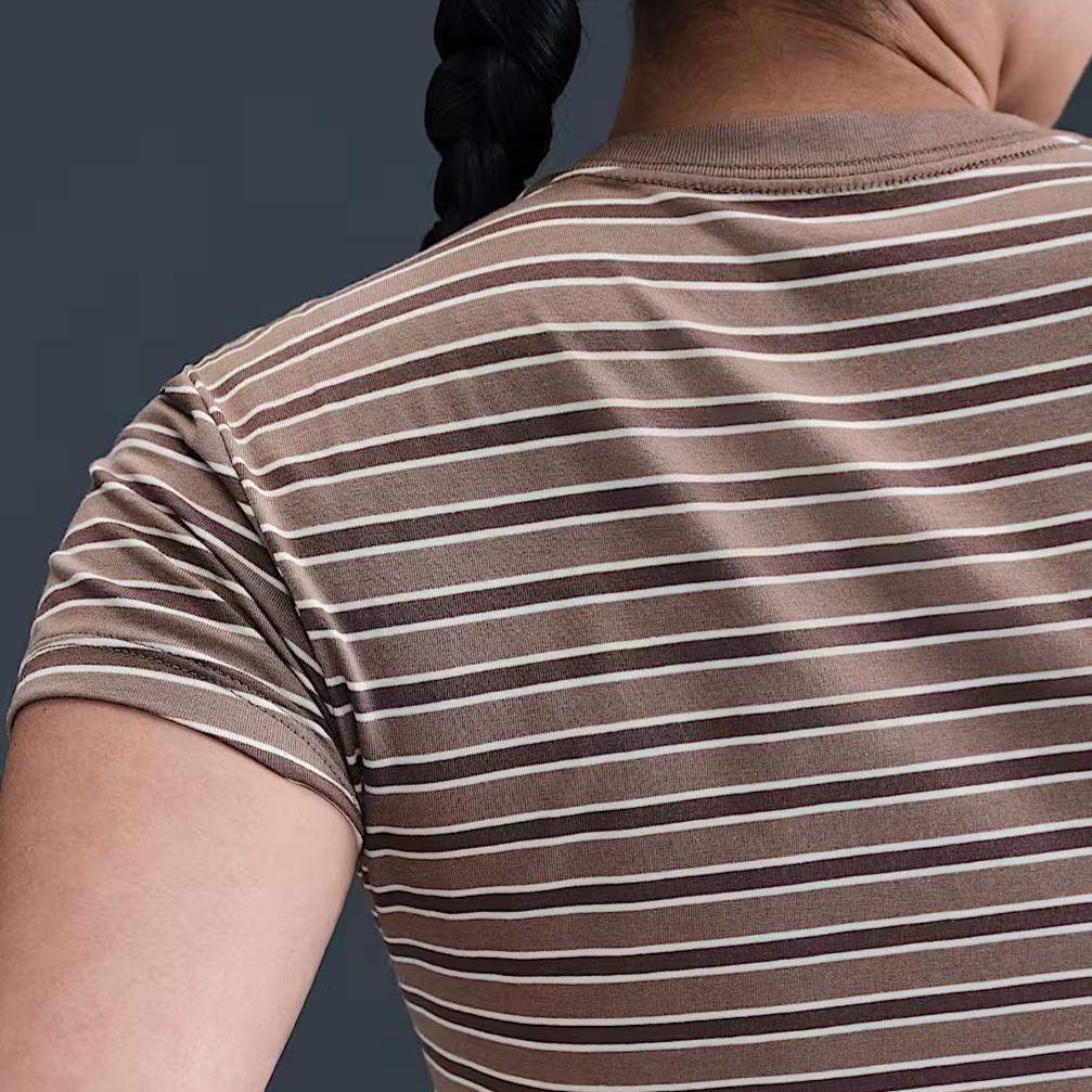 Nike Спортивная одежда Chill Knit Удобная Модная Универсальная Однотонная В полоску С коротким рукавом Обычная Футболка Женские Топы Цвет норковый-коричневый HF9525-233