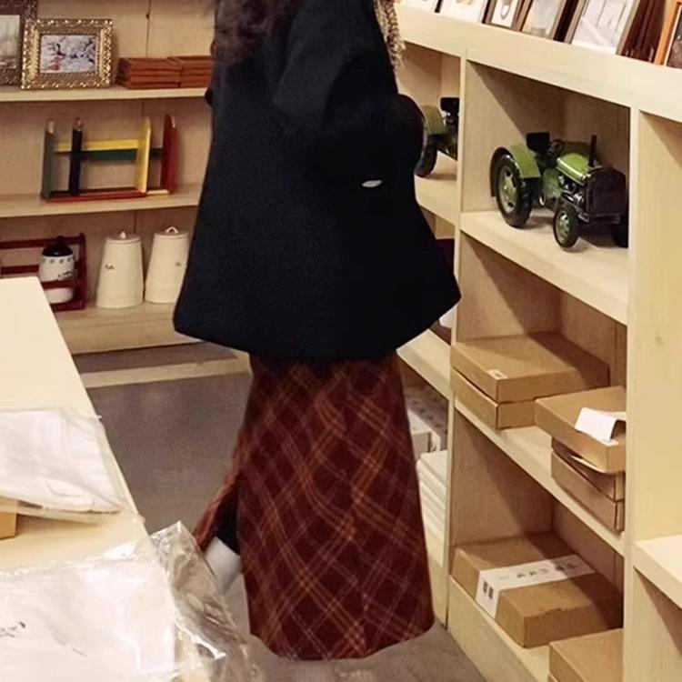 Women's Red Plaid Woolen Skirt - Slim-Fit, Hip-Hugging, Mid-Length, Slit Design for Pear-Shaped and Plus-Size Figures.