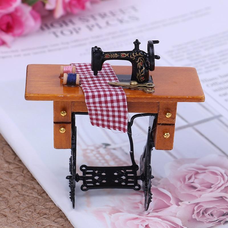 1/12 Mini Sewing Machine with Thread Wooden Dollhouse Miniature Furniture