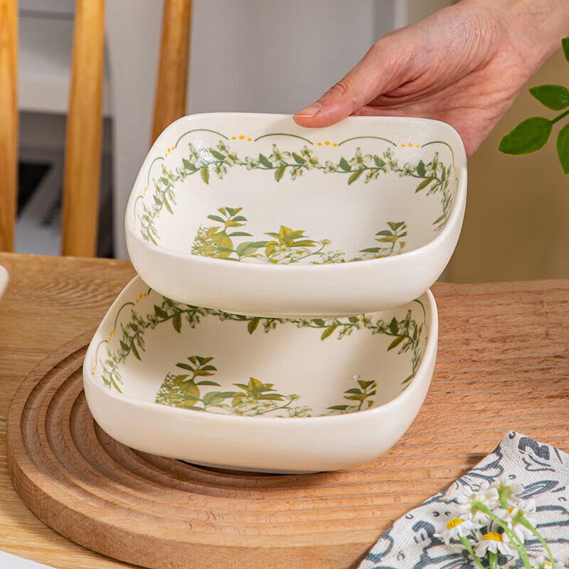 Набор квадратных тарелок ZISIZ Ландыш с ободком