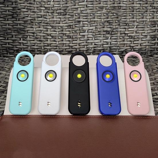 Женская личная сигнализация безопасности 135 дБ громкий звук Type-C перезаряжаемый портативный брелок с вытяжным кольцом и стробоскопом