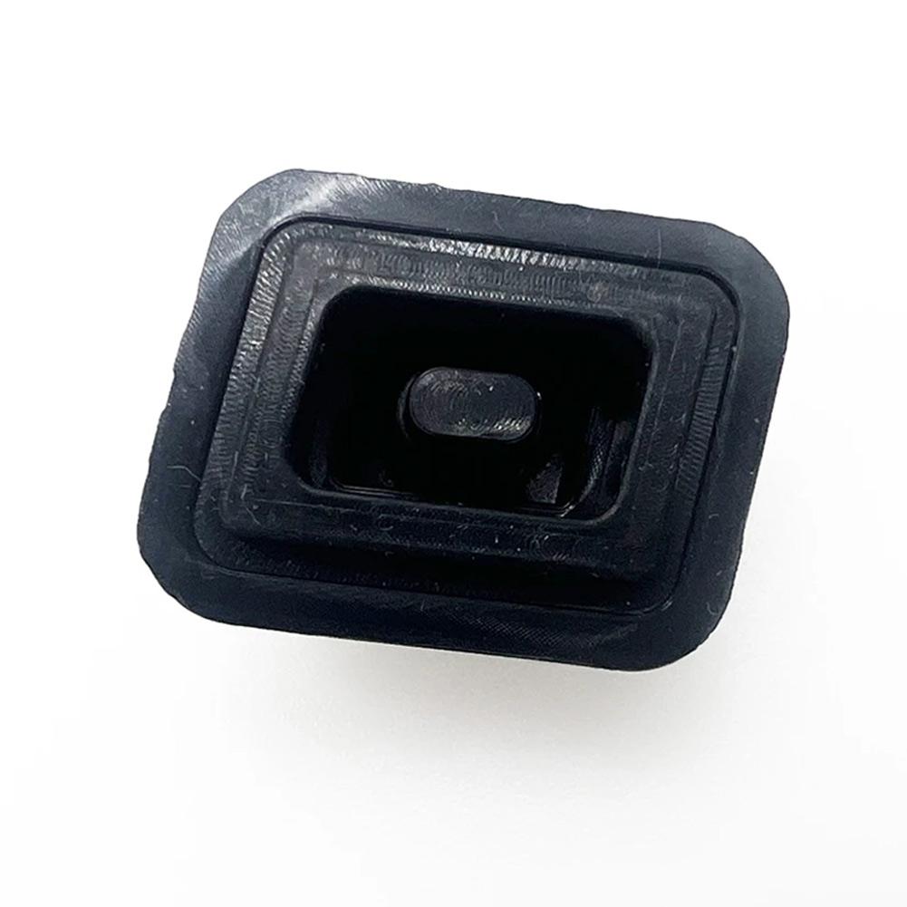 Пластиковый переключатель. Практичные правые аксессуары. Черная крышка.