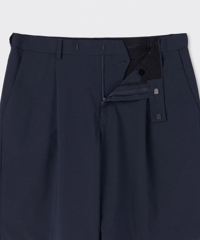 MUSINSA STANDARD [Cooltandard] Hidden Banding Half Slacks [Iron Gray]