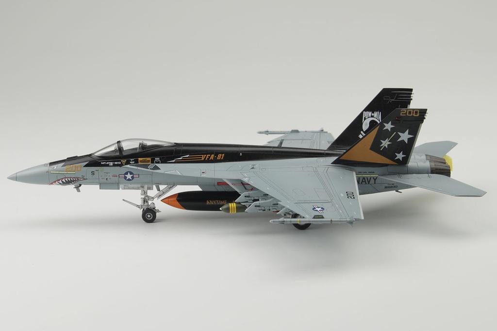 PLATZ Американский палубный истребитель Super Hornet Sunliners пластиковая модель 1/72 F/A-18E VFA-81 AE-34