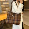 New retro woolen plaid shoulder bag autumn and winter new commuter shoulder bag messenger bag women's casual simple bag