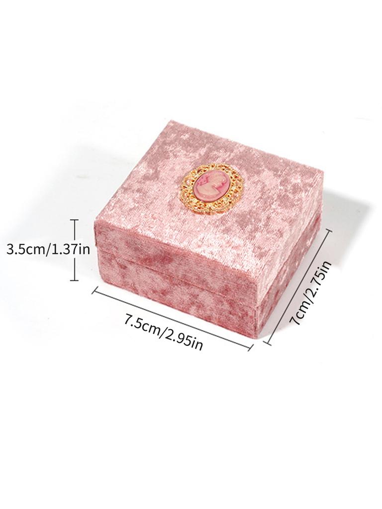 Pink retro women like jewelry boxes, velvet rings, necklaces, jewelry accessories, ring boxes, packaging boxes
