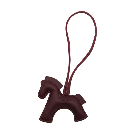 Украшение для автомобиля Шарм в виде лошади из искусственной кожи Маленький изящный брелок Аксессуары для интерьера автомобиля, кошелька, рюкзака