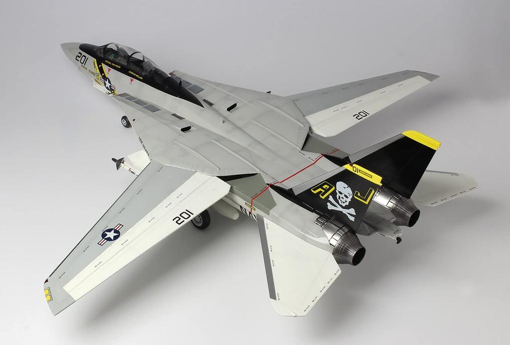 Масштабная авиационная серия Navy Tomcat Jolly Rogers Пластиковый набор Platz/Italeri 1/48 США. F-14A (1970-е годы VF-1, VF-2, VF-84) TPA-01