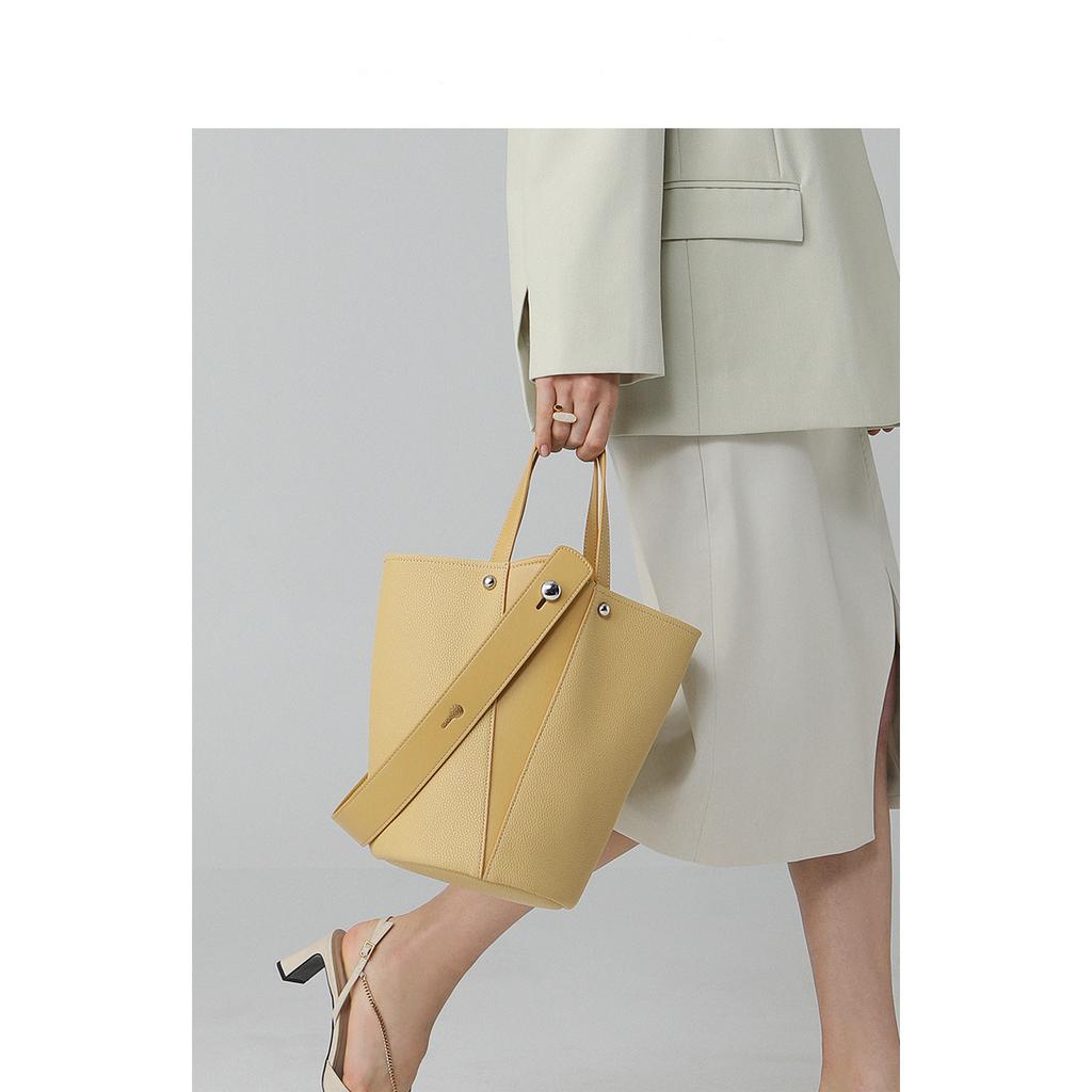 2025 New Niche Light Luxury Bucket Bag Korean Version of Casual Texture Shoulder Bag Korean Version of Versatile Leather Handbag Women