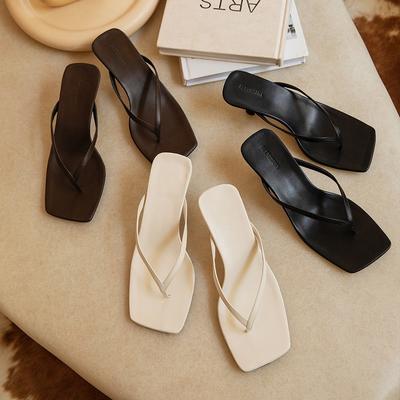 Весна-лето 2025 новые сандалии-шлепанцы на среднем каблуке-рюмочке из овчины с квадратным носком и перемычкой для женщин