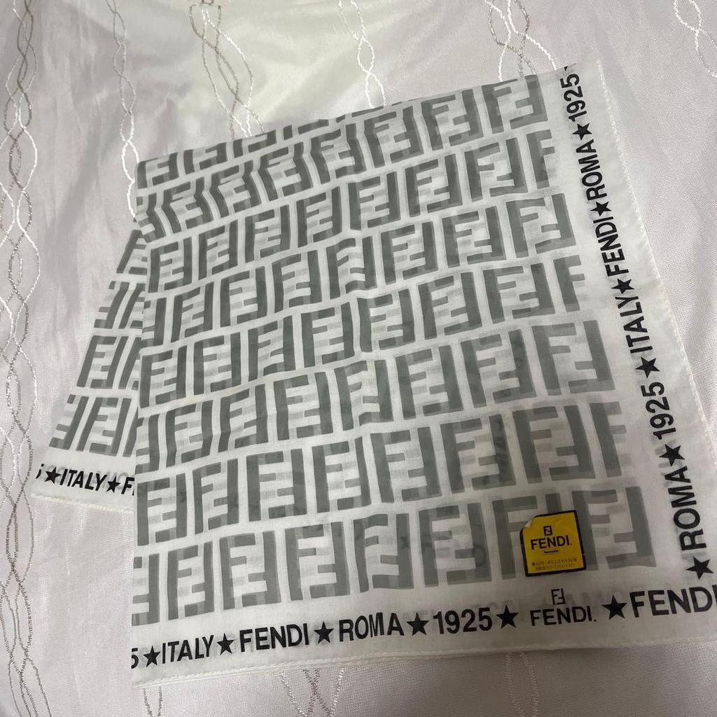 Использованный платок-шарф Fendi, винтажный, с узором Zucca по всей поверхности, новый, серый
