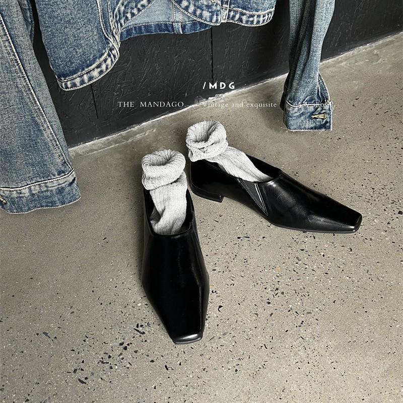 Туфли из мягкой кожи на квадратном каблуке в стиле ретро 2024 года