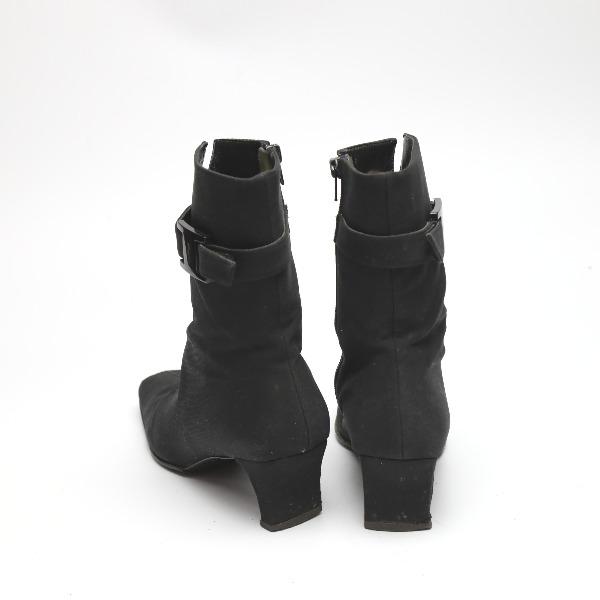 Salvatore Ferragamo Короткие ботинки 7C черные Женские Б/У