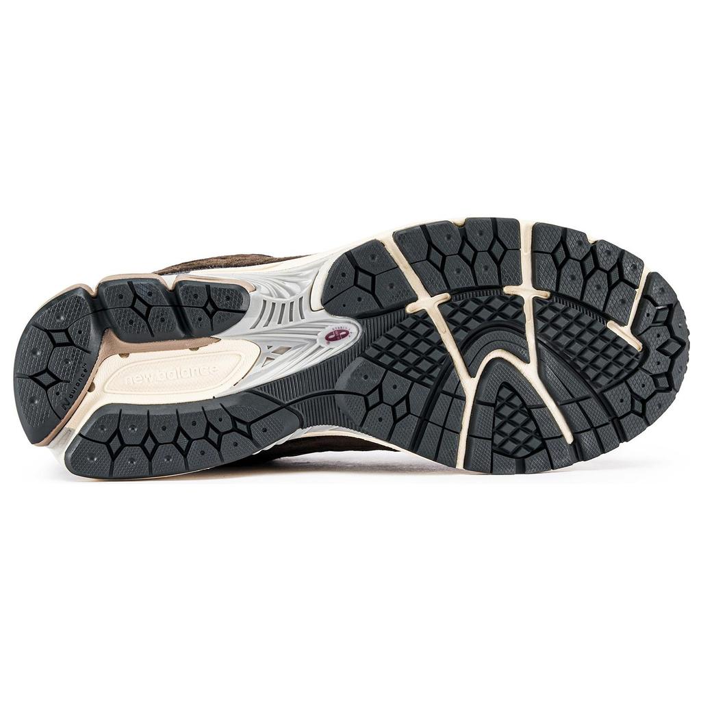 New Balance 2002R Лунный Новый год — кроссовки унисекс Rich Earth коричневого цвета с черным верхом Castlerock M2002RLY