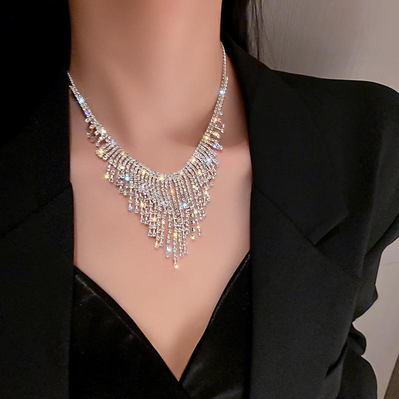 Новая модная преувеличенная индивидуальная цепочка на шею, весеннее новое ожерелье с кисточками и бриллиантами, дизайнерское ожерелье для женщин