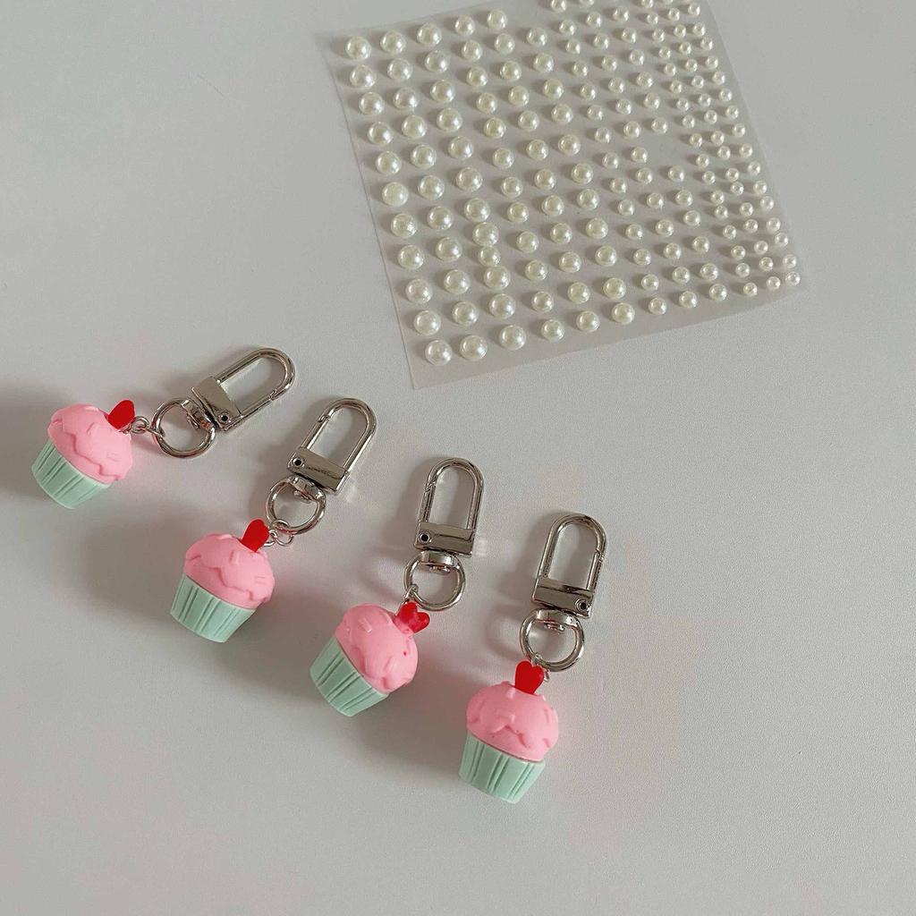 Sweet Cake Charm Keychain Fashion Resin Bag Pendant for Women and Girls Unique Keyring Handbag Decoration Accessory