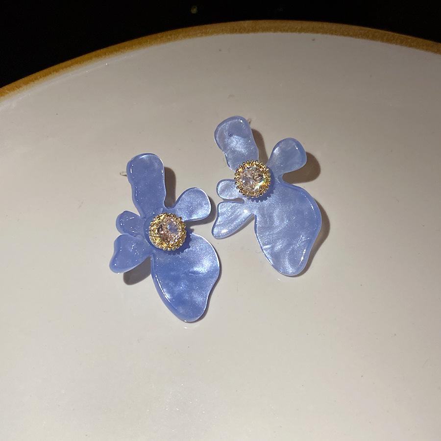 Silver needle zircon resin flower earrings Korean simple small fresh stud earrings sweet fashion niche earrings women