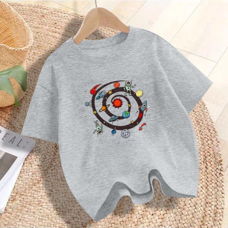 Летние футболки с короткими рукавами для мальчиков. Летние топы для больших мальчиков. Детская футболка для малышей. Детская повседневная футболка с черным дырочным узором.