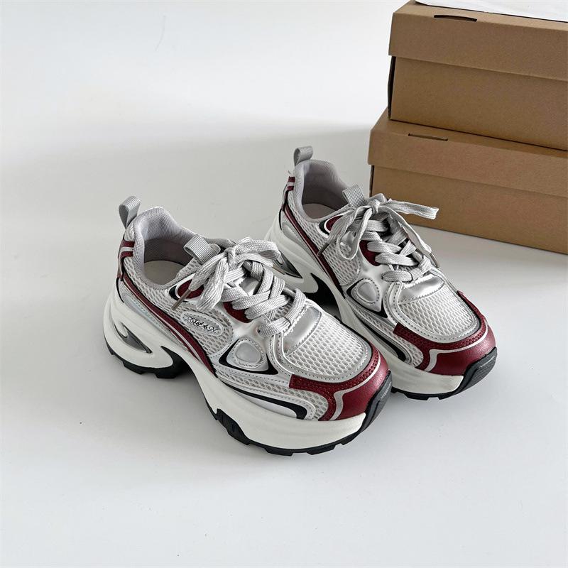 Модная тенденция увеличивает платформу папы обувь женские 2025 новые осень и зима популярные бархатные легкие жареные уличные кроссовки