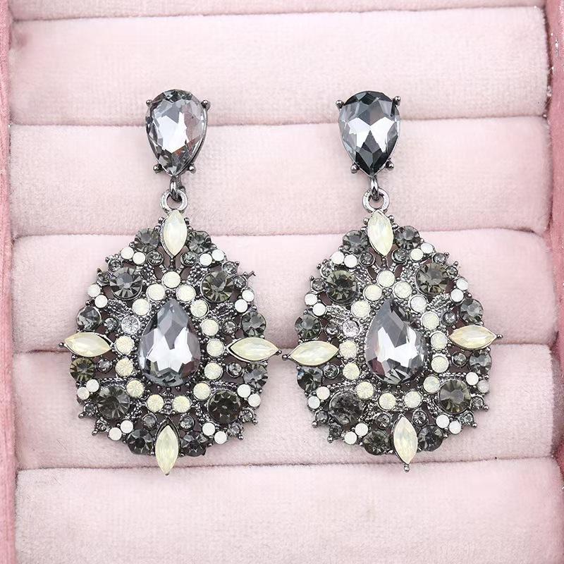 Water Droplet Shaped Pendant Earrings for Women, A New Fashionable and Exaggerated Earring Gift