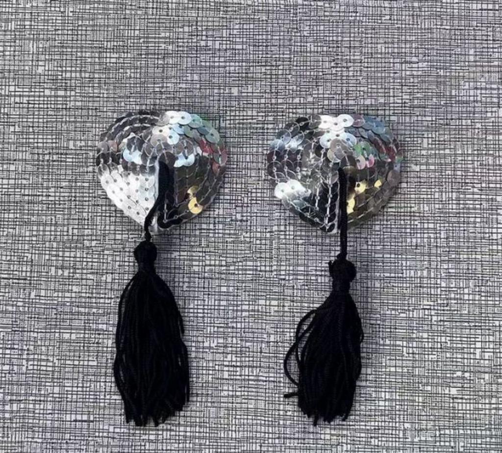 Секс-продукт Пайетки Накладки на соски для женщин Нижнее белье Длинная кисточка Грудь Бюстгальтер Пастилки Наклейки Самоклеящиеся Форма сердца Наклейки на грудь