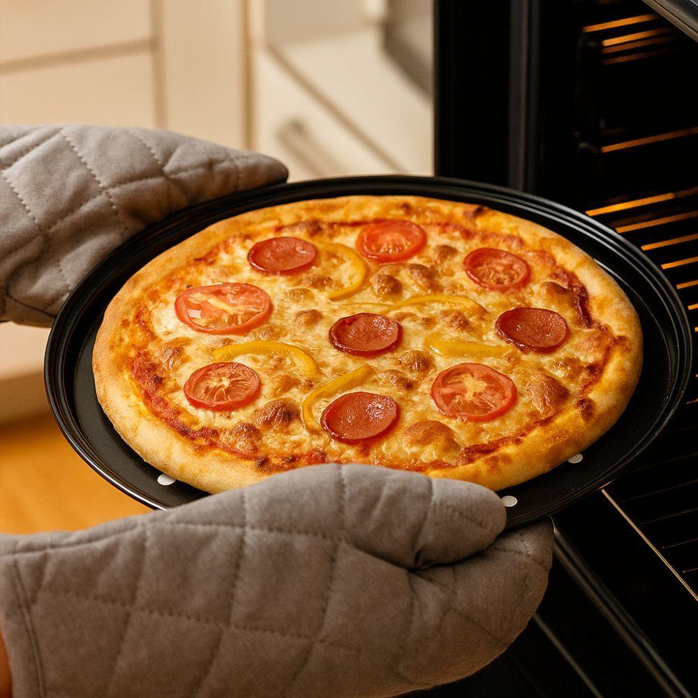 Carbon Steel Non Stick Baking Pan Firm Bottom Pizza Baking Pan Vented Pizza Pan Commercial Kitchen